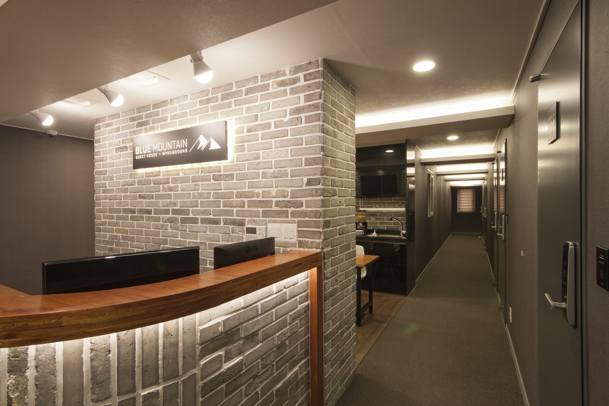 Blue Mountain Myeong-Dong Hotel Seoul Exterior photo